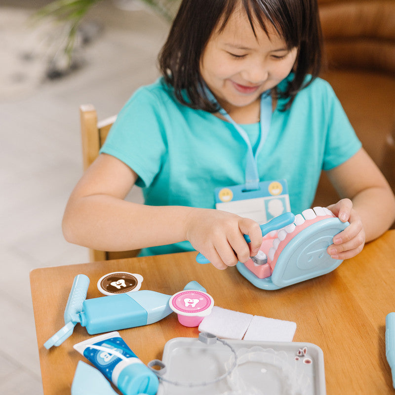 Melissa & Doug Super Smile Dentist Kit With Pretend Play Set of Teeth And Dental Accessories (25 Toy Pieces)