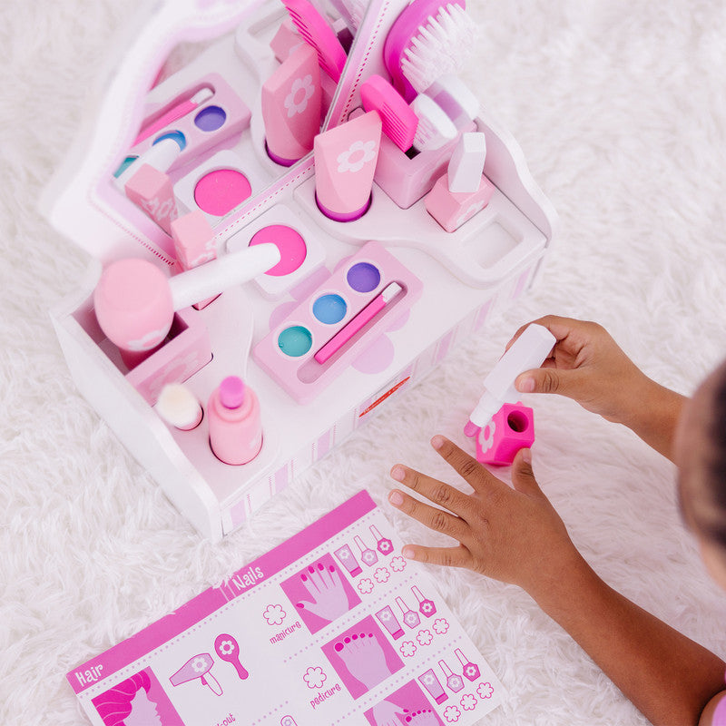 SMD _MELISSA & DOUG _SPIN MASTER Melissa & Doug Wooden Beauty Salon Play Set With Vanity and Accessories (18 Pieces) - Image 5