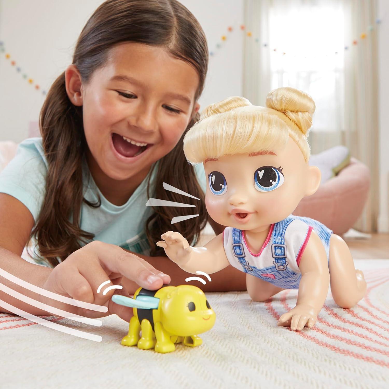 Baby Alive Crawl 'n Play Harper Hugs Electronic Crawling Baby Doll Set, Blonde Hair, Kids Toys for Girls & Boys 3 Years & Up, 10.75 Inches - Image 5