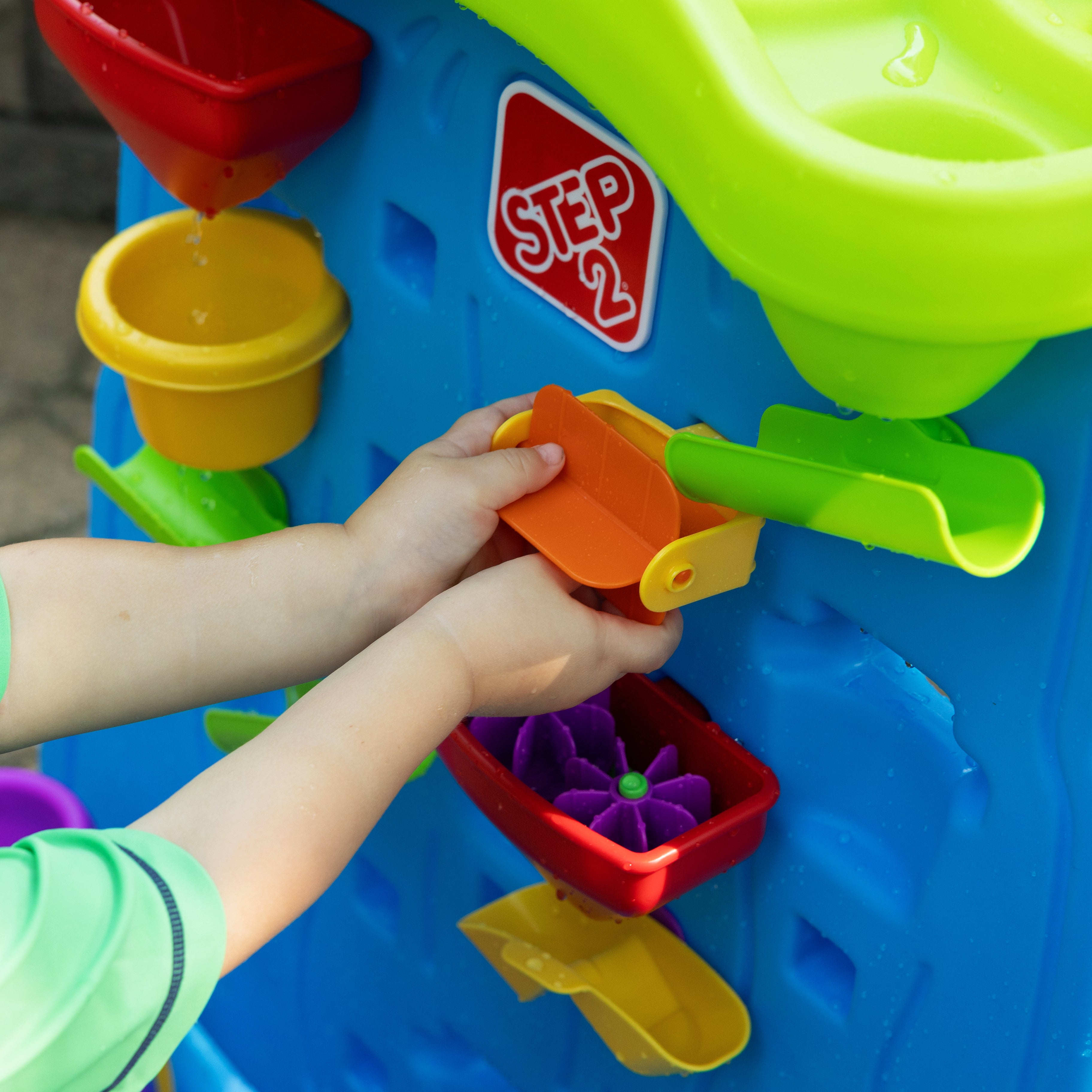 STEP2 Waterfall Discovery Wall - Kraft