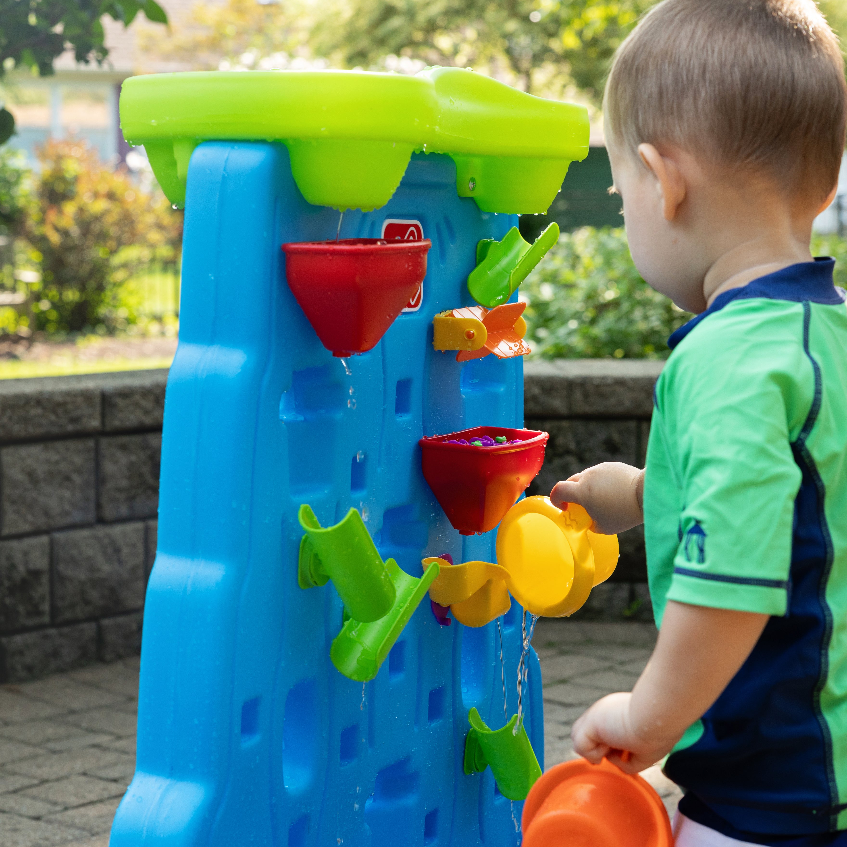 STEP2 Waterfall Discovery Wall - Kraft